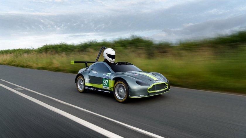 Астон Мартин гоночный