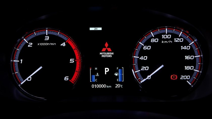 Панель приборов Митсубиси л200