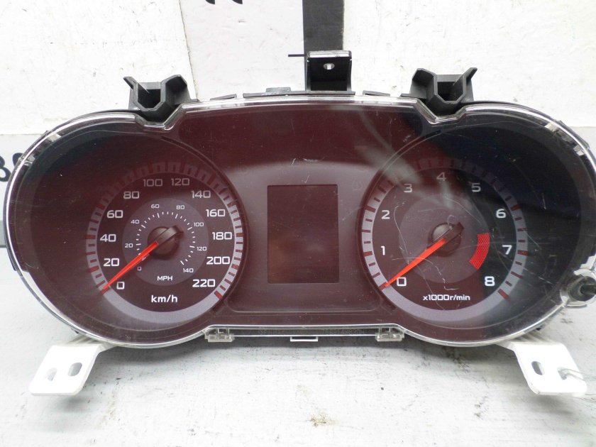 Mitsubishi Outlander XL приборная панель