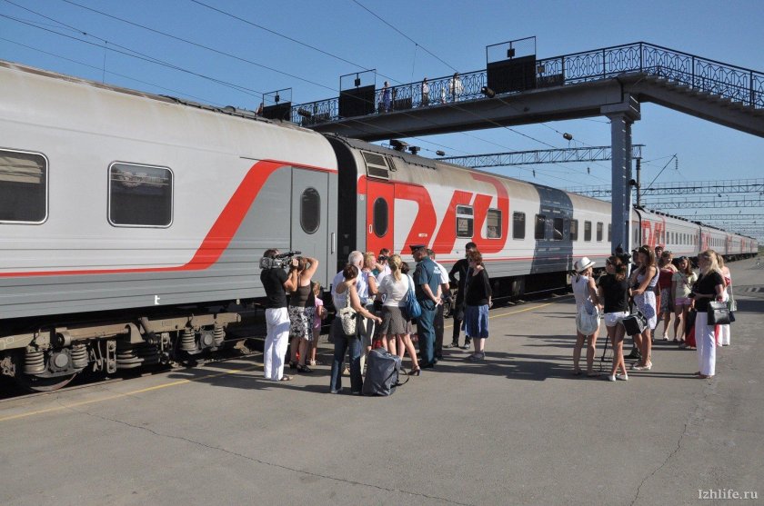 Фирменный поезд Италмас двухэтажный