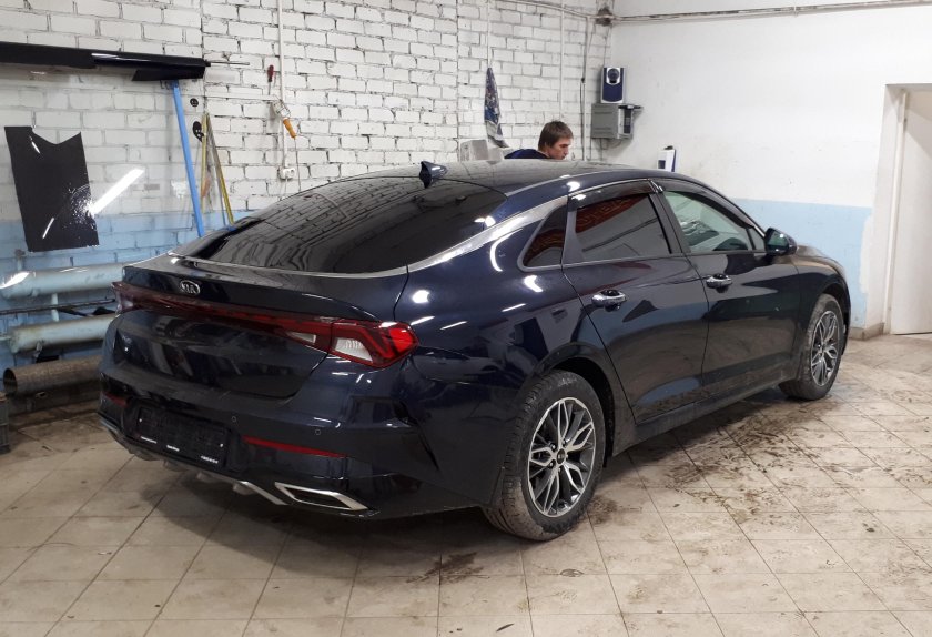 Kia k5 черная тонированная