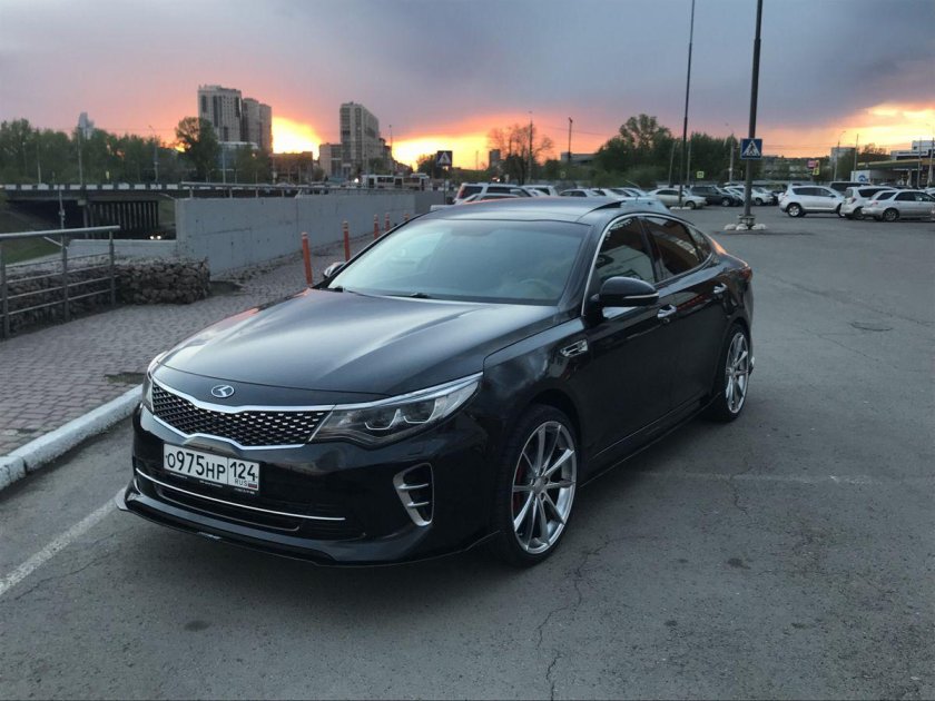 Kia Optima черная