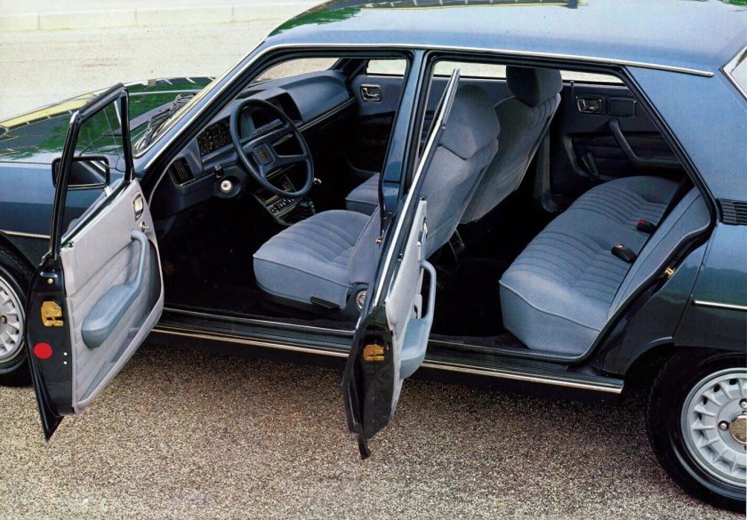 Peugeot 604 1977 салон