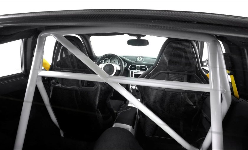 Каркас безопасности в Порше 911 gt2