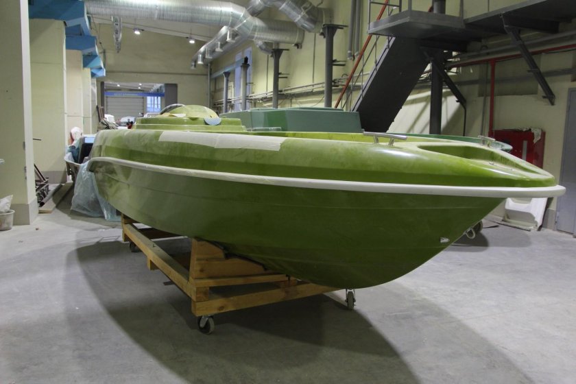 Катер Вымпел 5400