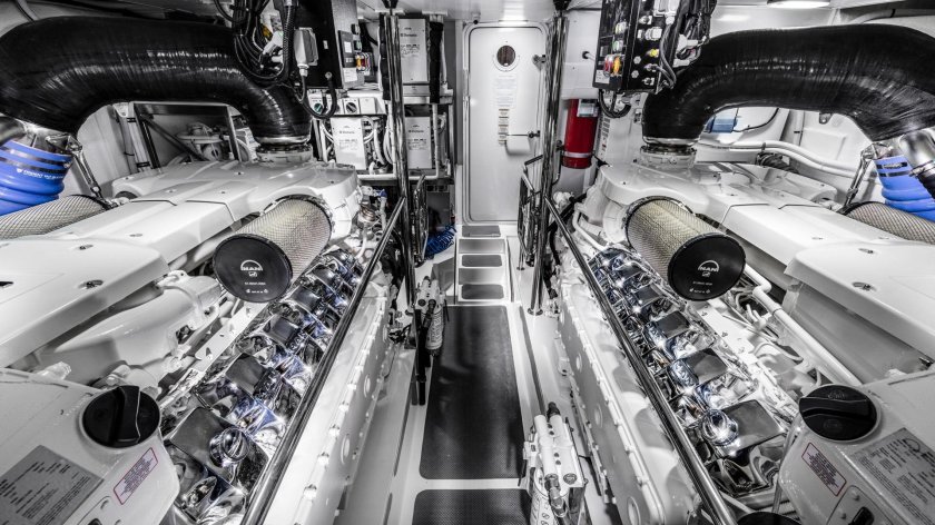 Двигатель от яхты