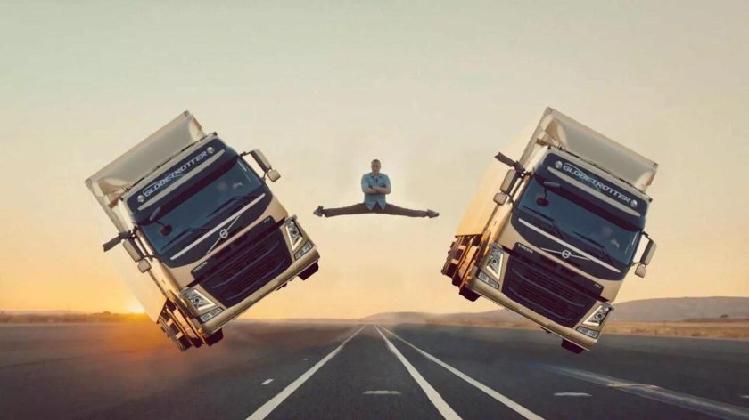 Жан-Клод Ван Дамм шпагат на грузовиках