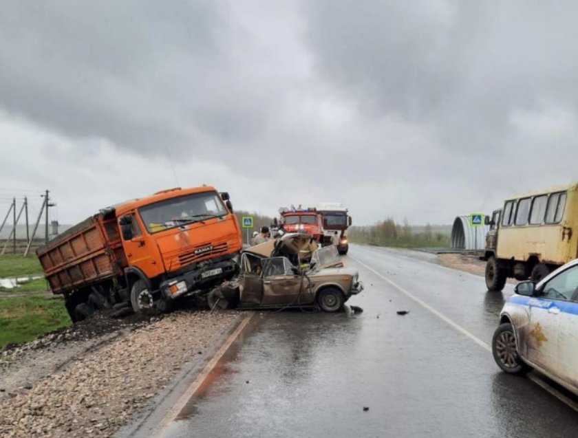 КАМАЗ на трассе