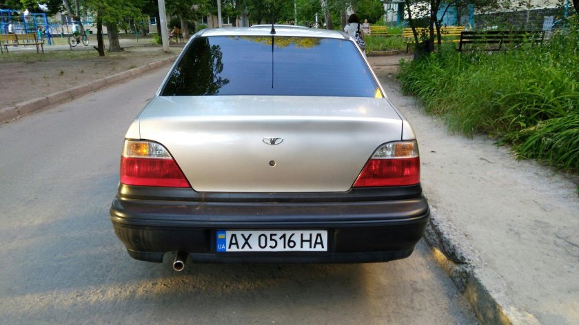 Daewoo Nexia n100 сзади