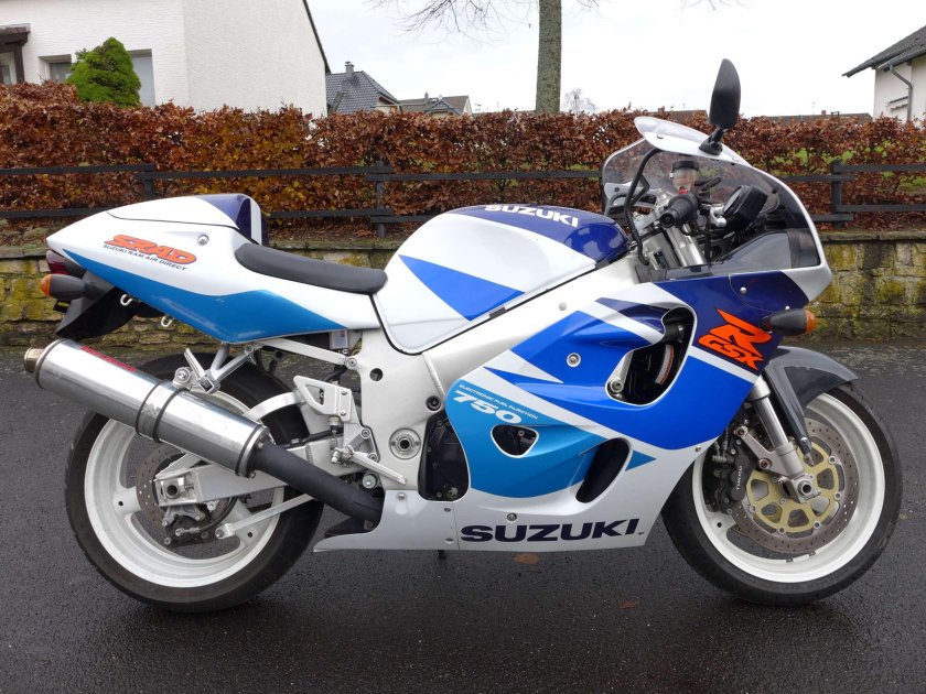 Suzuki GSX R 750 SRAD