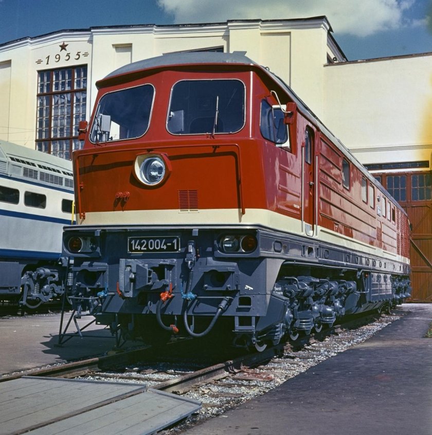 Локомотив поезд