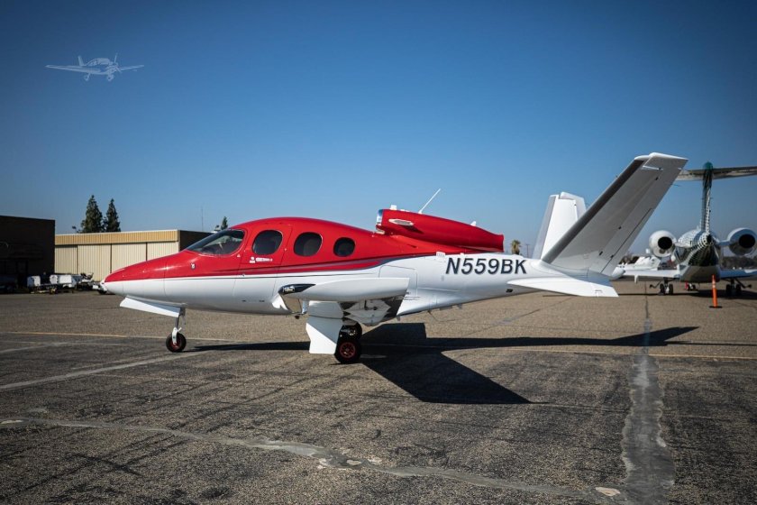Cirrus sf50 салон