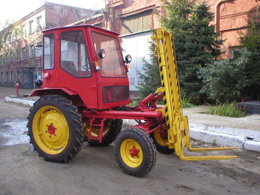 Трактор т 16 с вилочным погрузчиком