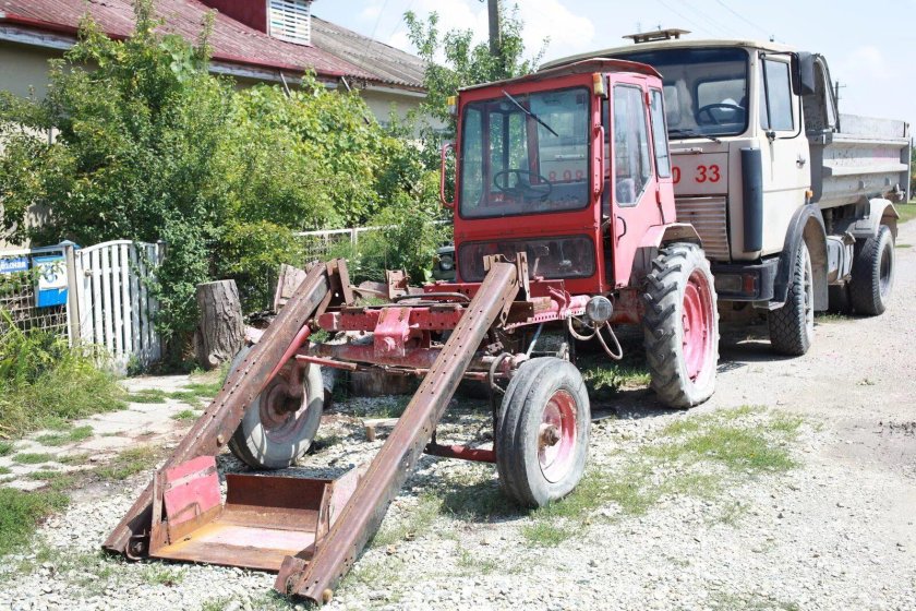 Трактор т-16 с самопогрузчиком