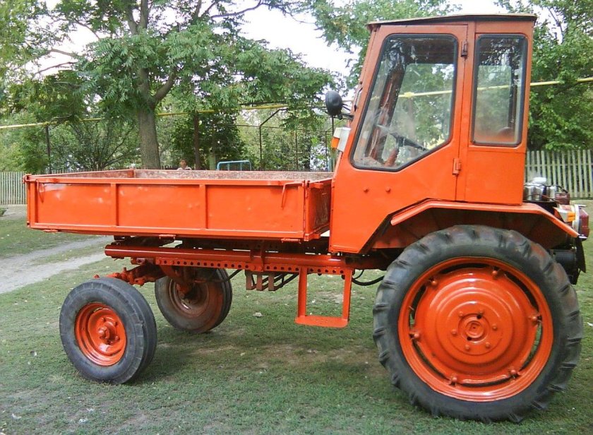 Трактор шассик т 16