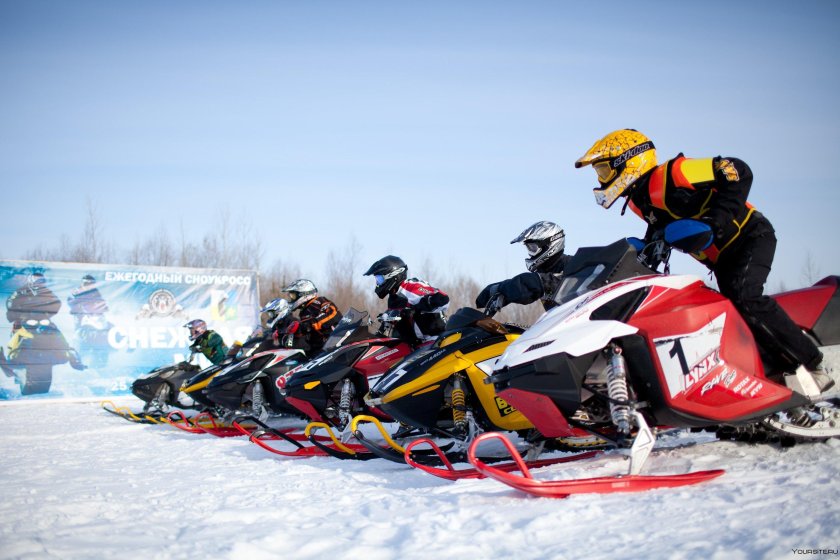 Спортивный снегоход