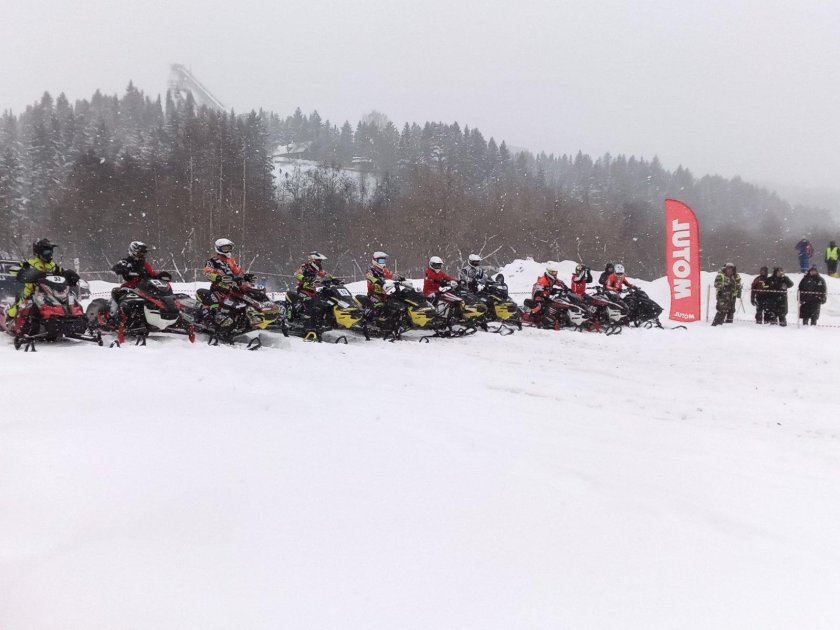 Соревнования на снегоходах