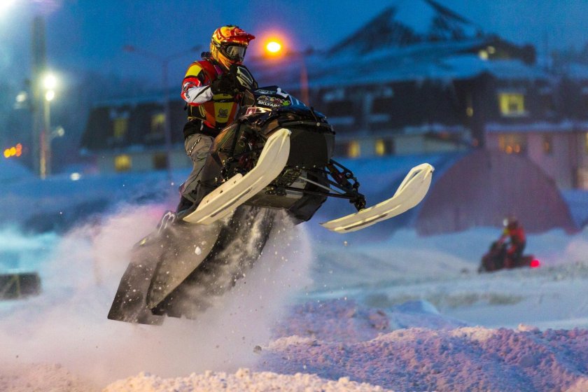 Горный снегоход поларис