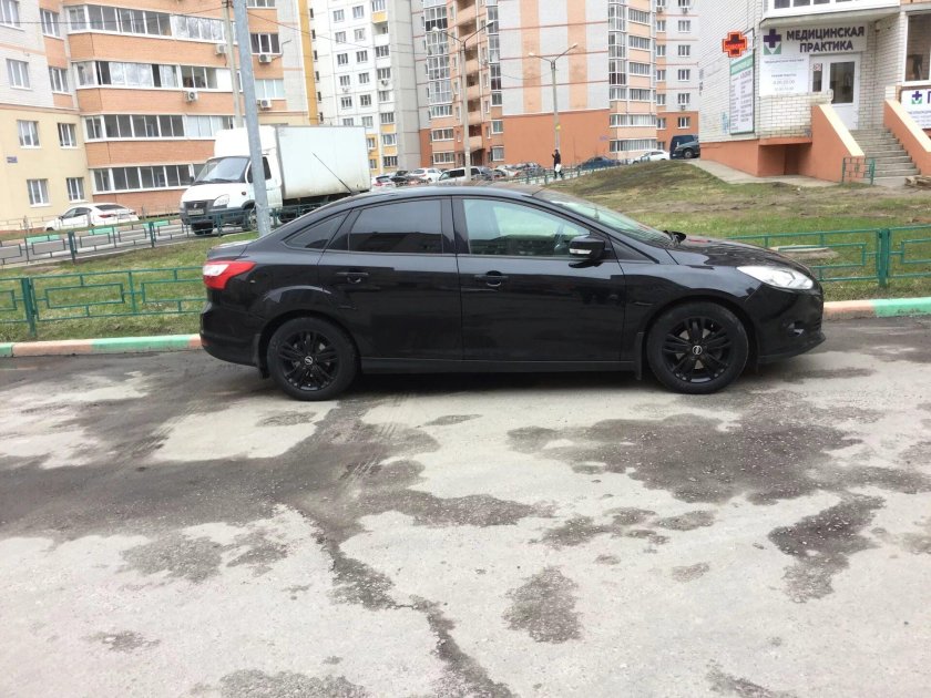Форд фокус 3 седан черный на 17 дисках
