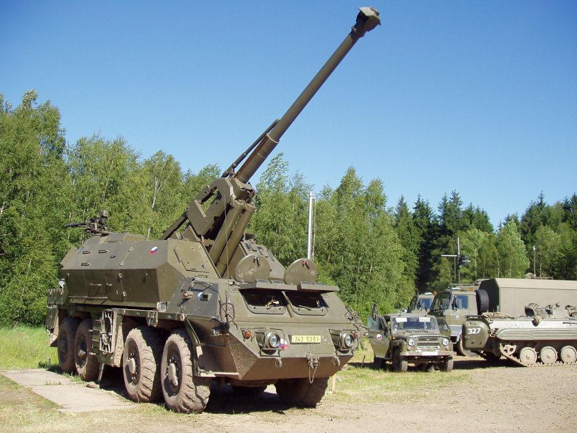 152mm SHKH Dana vz.77