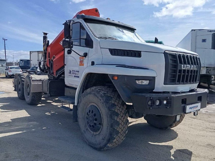 Урал некст топливозаправщик