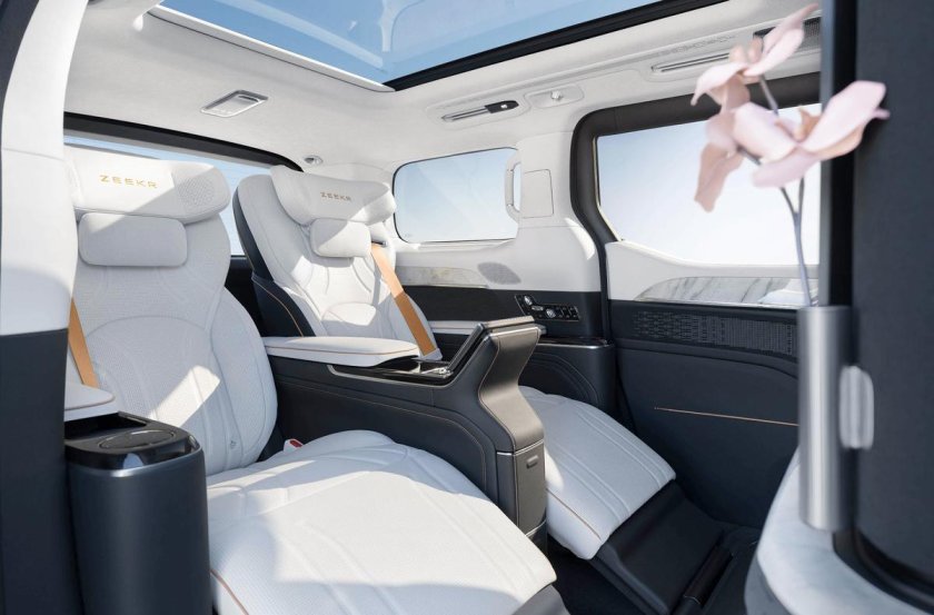 Минивэн zeekr 009