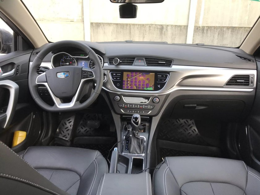 Geely Emgrand 7 салон