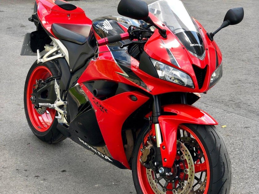 Honda cbr600rr Red