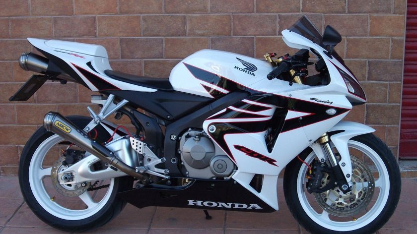 Honda CBR 600 белая