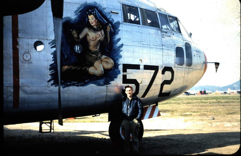 Черный самолет арт и Джой