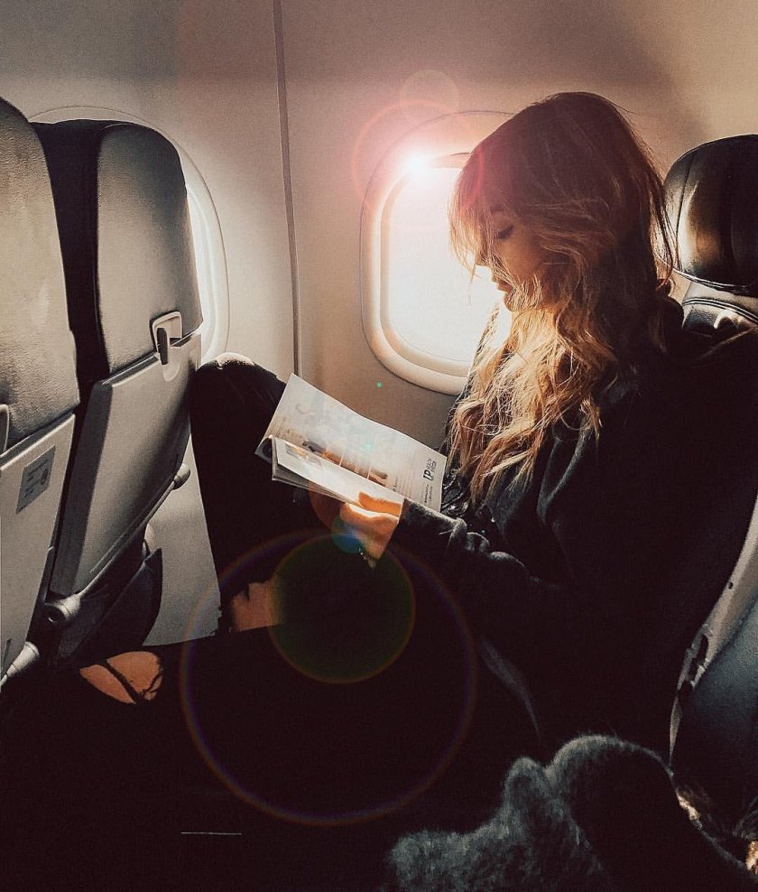 Красивые девушки в самолете