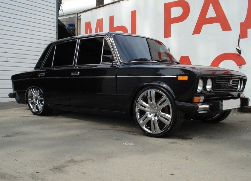 Черная ВАЗ 2106 r15