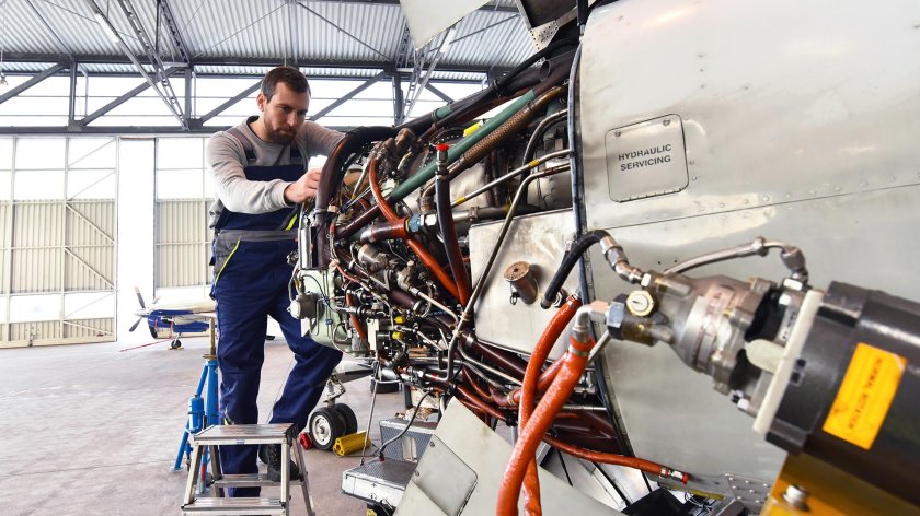 Авиационный механик (авиамеханик)