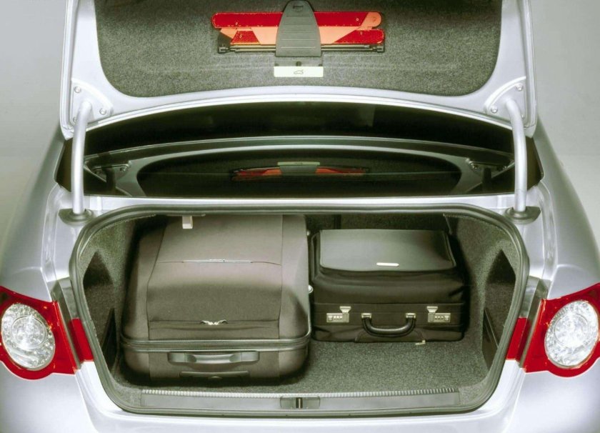 Багажник Пассат б6