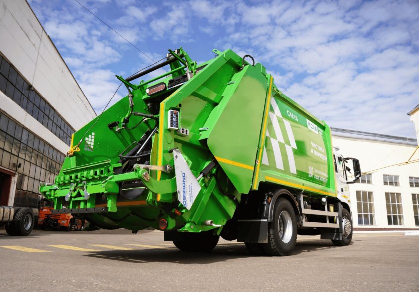 Мусоровоз с задней загрузкой