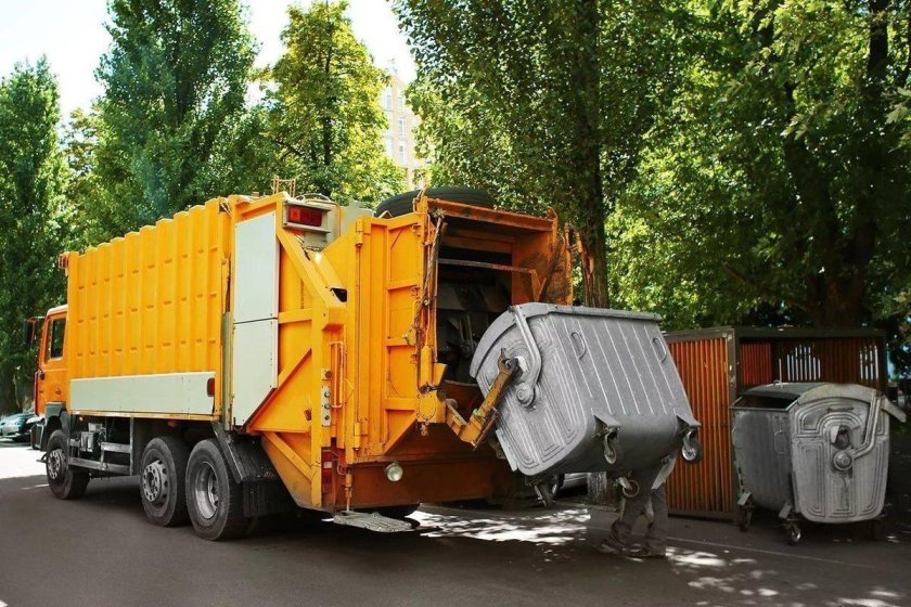 Мусоровоз с задней загрузкой