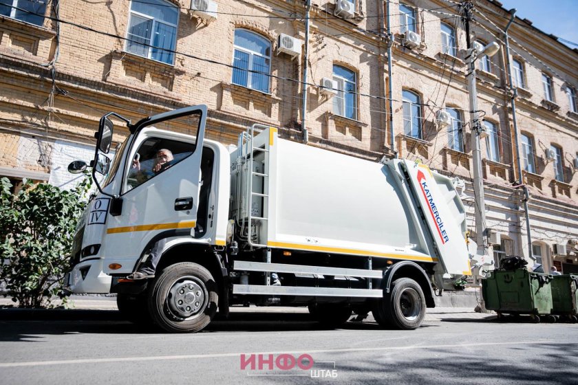 Городская спецтехника мусоровоз 2306148