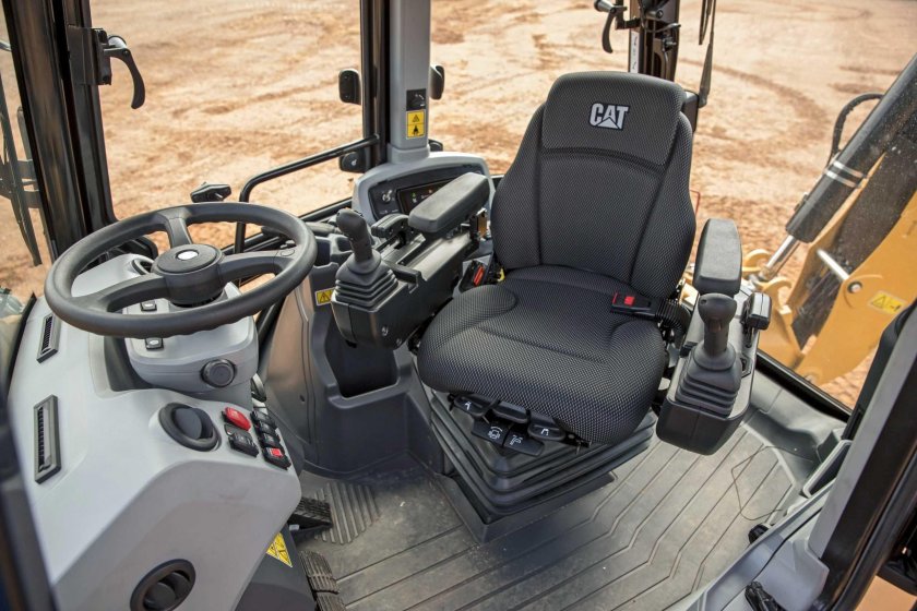 Экскаватор погрузчик Катерпиллер 444