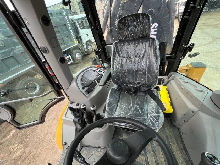 Экскаватор-погрузчик shanmon