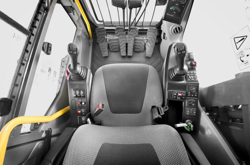 Кабина экскаватора Вольво 380