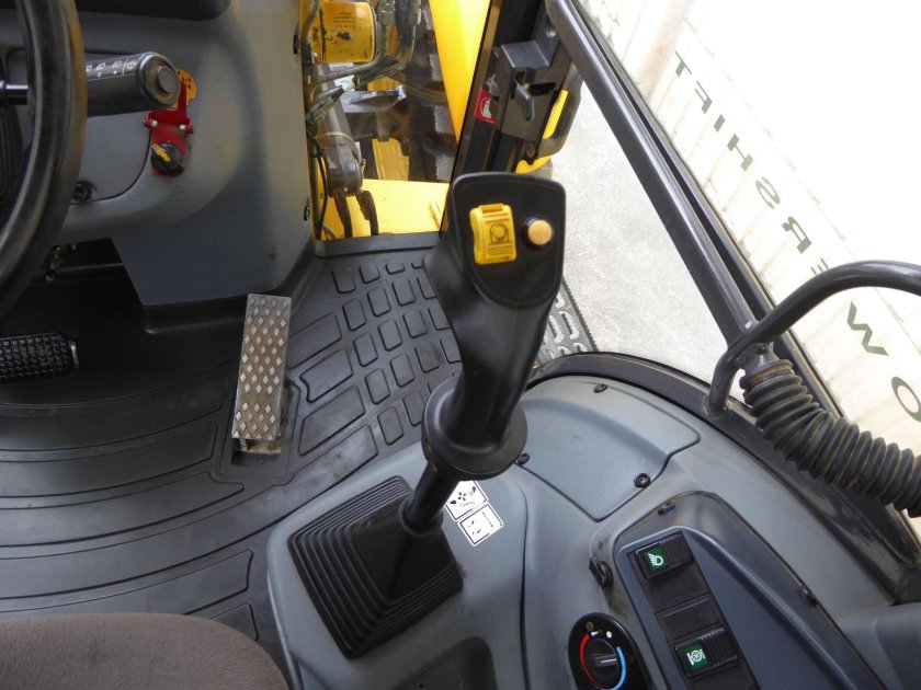 New Holland b115b кабина