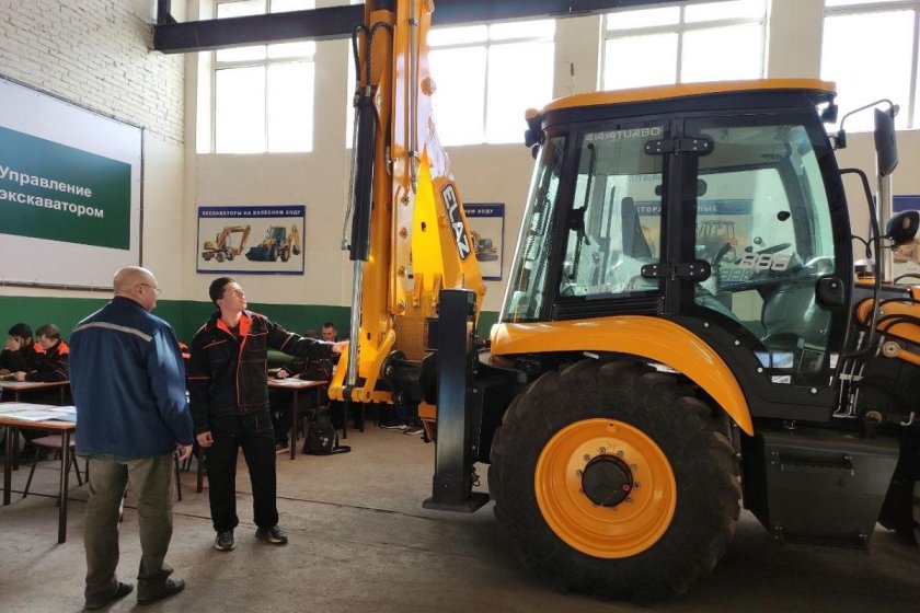 Новая водительская трактора