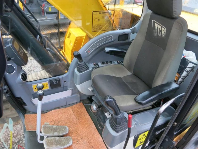 JCB 220 кабина