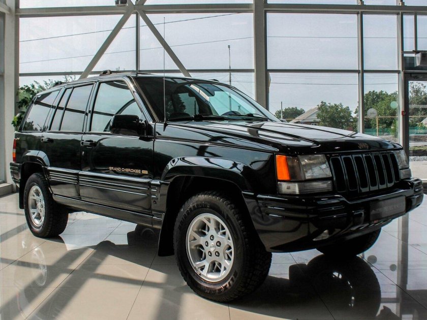 Jeep Grand Cherokee ZJ 5.2 черный