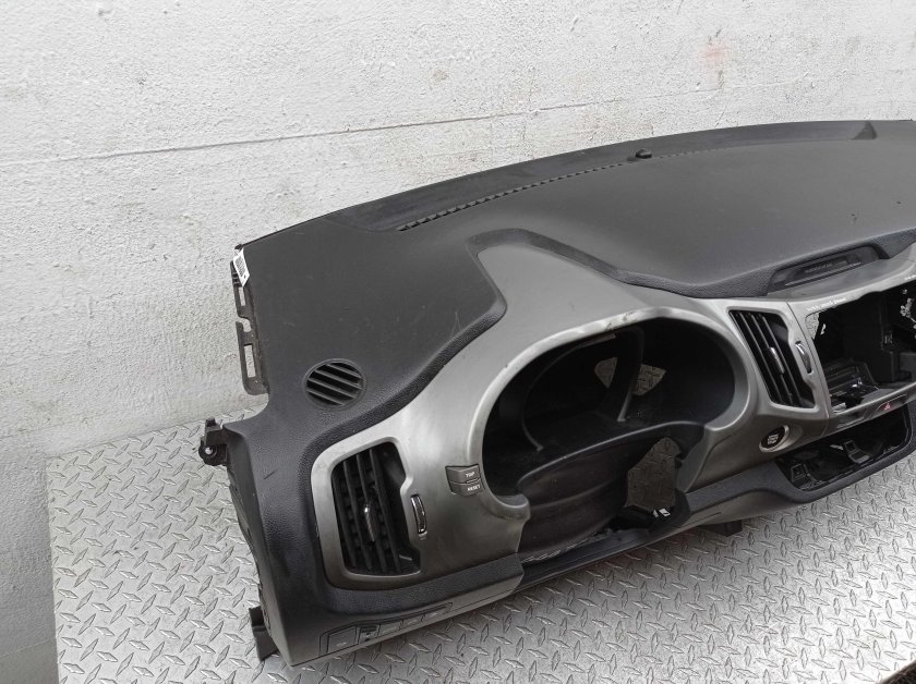 Пластиковая накладка на ручку Торпедо Киа Спортейдж 2 2009