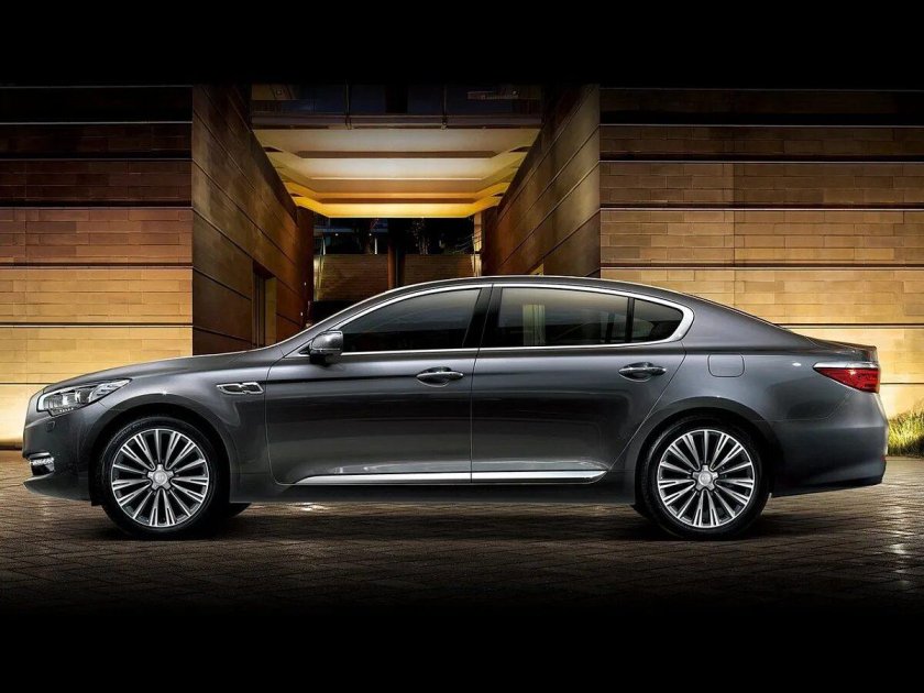 Киа Кворис 2022