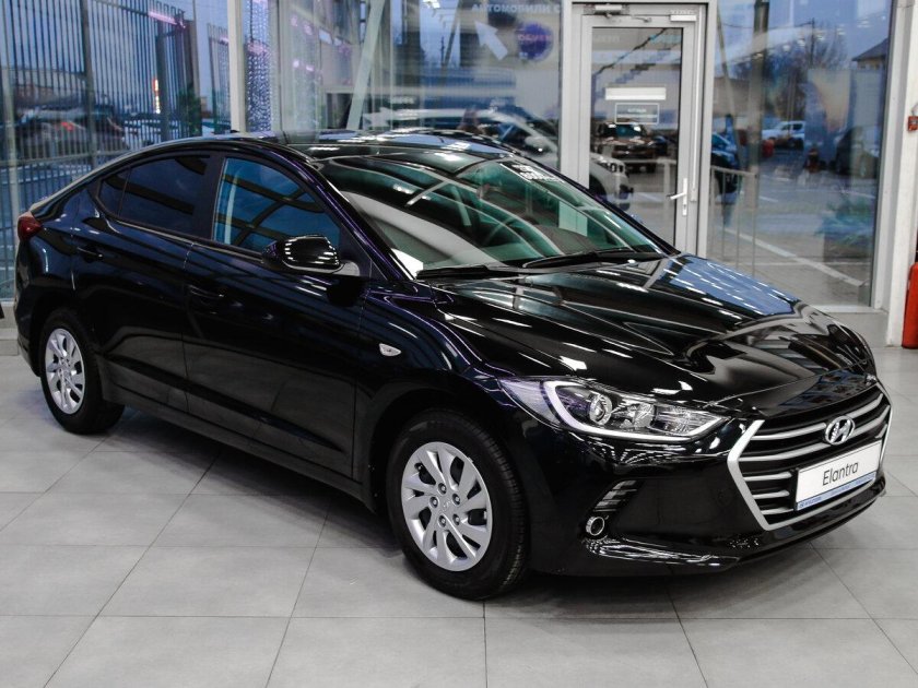 Hyundai Elantra 2018 черная