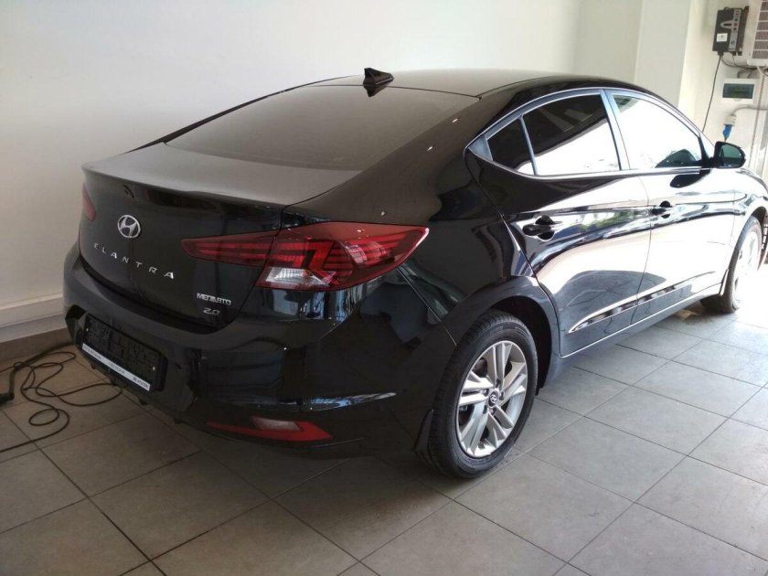 Hyundai Elantra 2019 черная