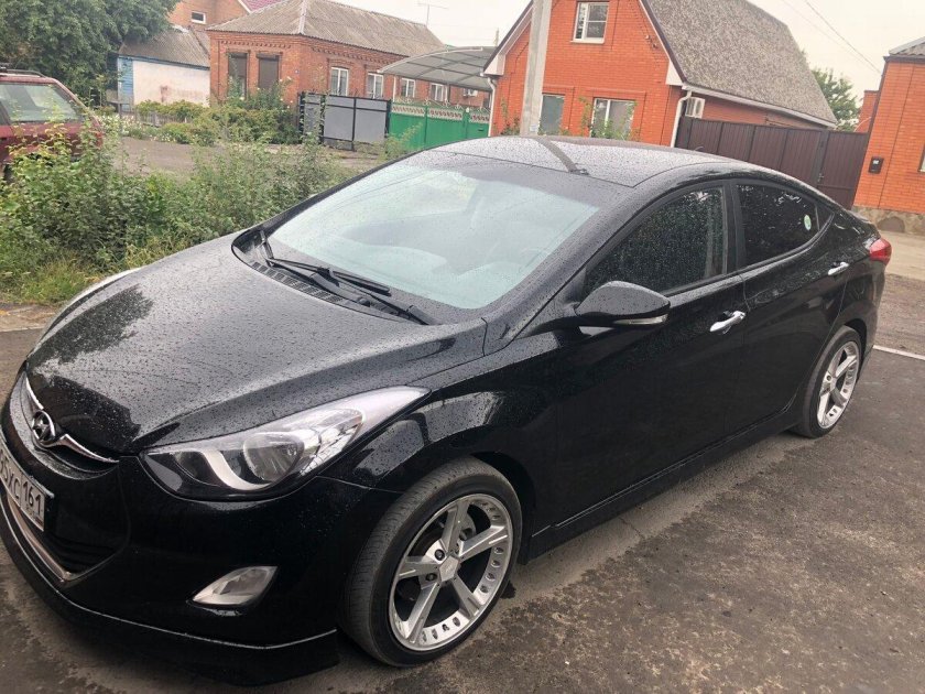 Хендай Элантра 2011 года черная