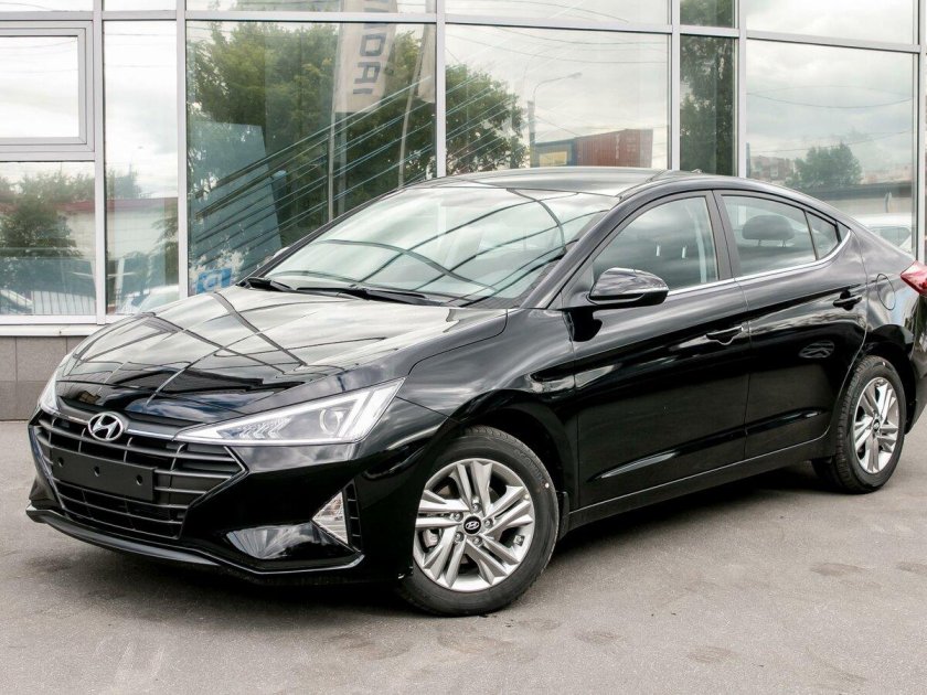 Hyundai Elantra 2019 черная